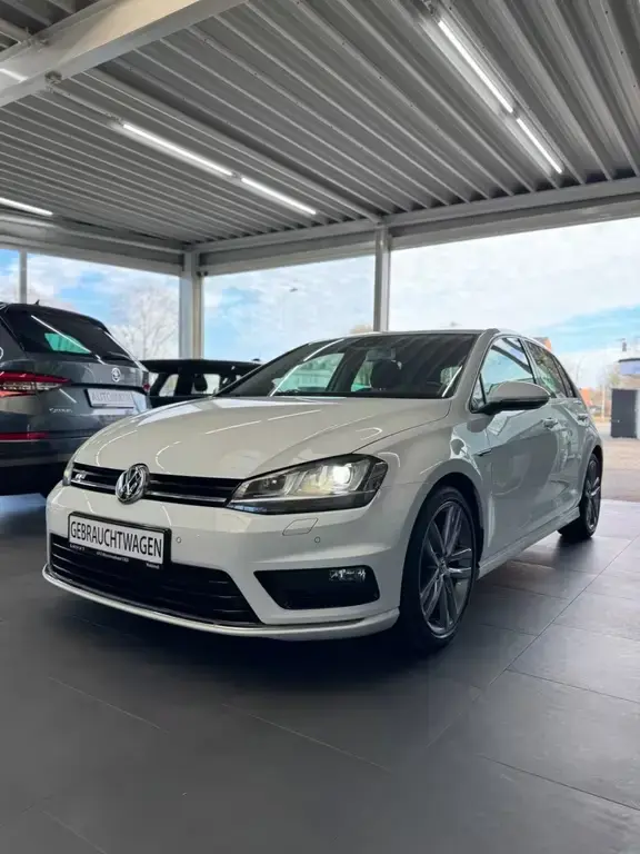 Main__Slider__Photo:Volkswagen Golf 03/2016-1