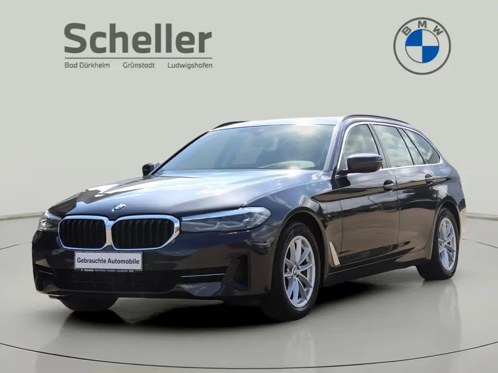 Main__Slider__Photo:BMW 520 d Touring Head-Up RFK Parkassistent 02/2021-0