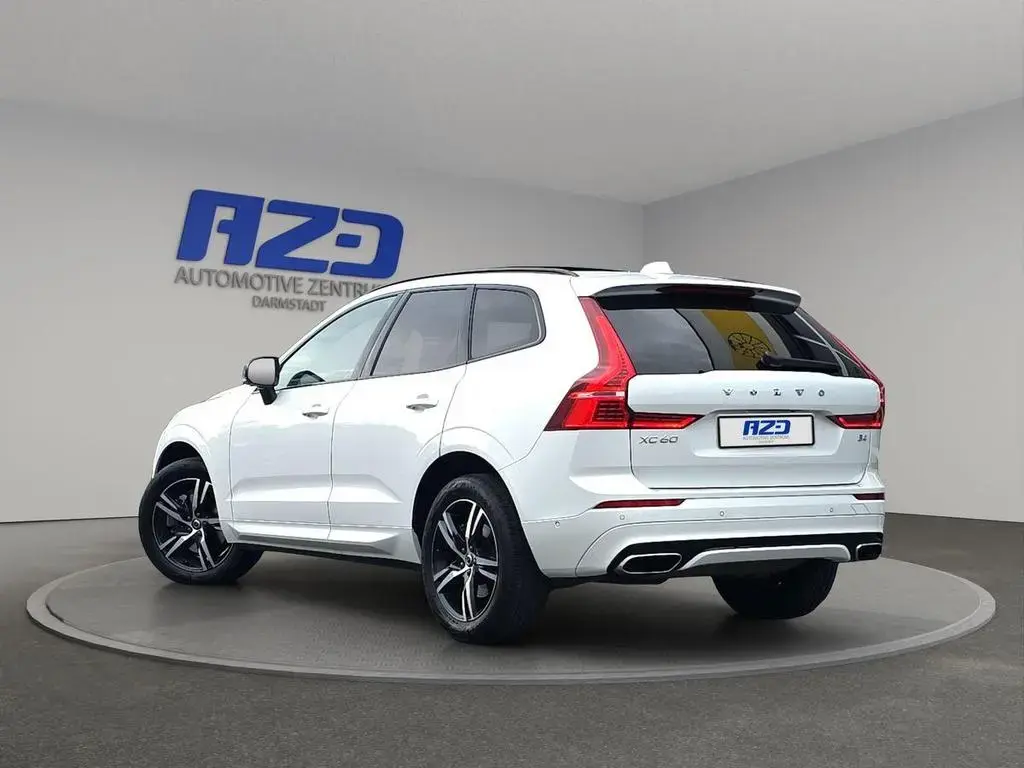 Main__Slider__Photo:Volvo XC60 B4 R-Design STNDHZ PANO AHK H&K 360° H-UP N 01/2021-1