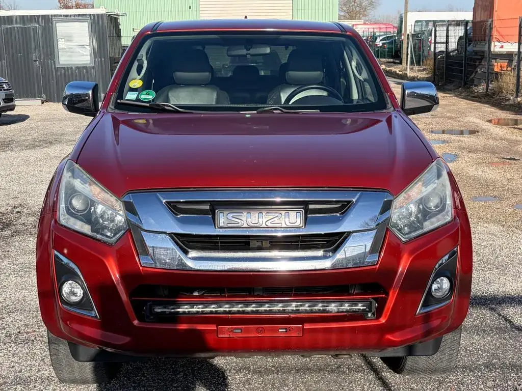 Main__Slider__Photo:Isuzu D-Max Double Cab 4WD Custom EU6 LED 10/2017-1