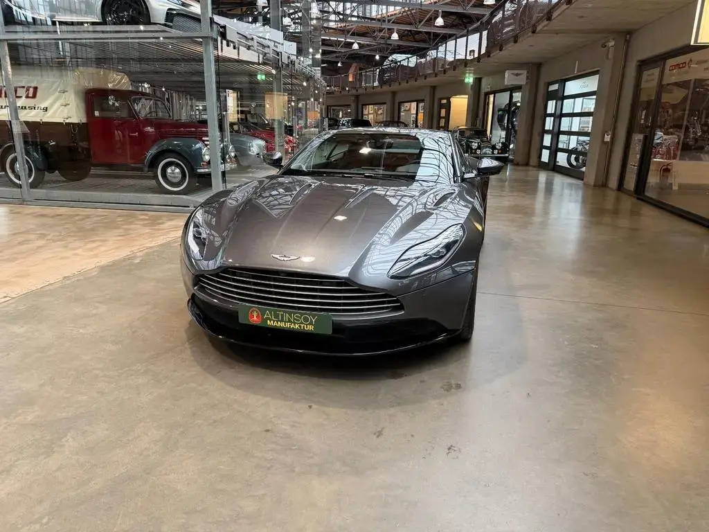 Main__Slider__Photo:Aston Martin DB11 5.2 V12 07/2017-1