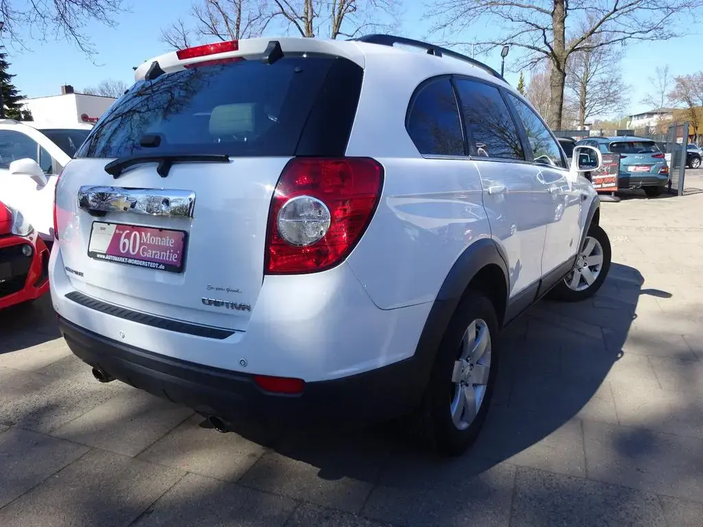 Main__Slider__Photo:Chevrolet Captiva 2.2 D LT 2WD /7-Sitze/Navi/RWK/T.Leder 04/2013-1