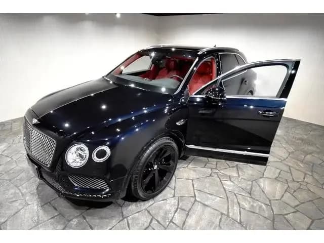 Main__Slider__Photo:Bentley Bentayga Base grade W12 04/2017-0