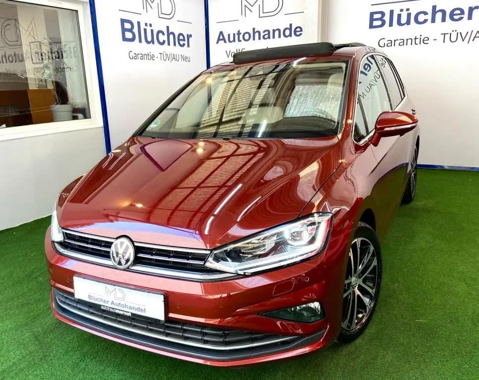 Main__Slider__Photo:Volkswagen Golf Sportsvan Highline Sonderedition Pano 150PS 07/2018-0