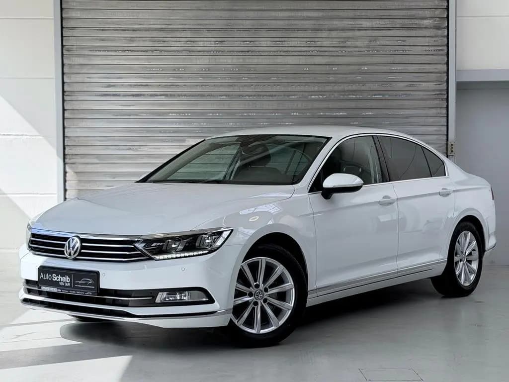 Main__Slider__Photo:Volkswagen Passat Highline Aut.*1.Hand*ACC*Virtuel*Kamera* 03/2018-0
