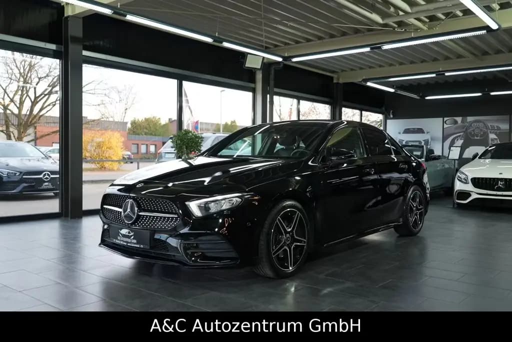 Main__Slider__Photo:Mercedes-Benz A-Class 200 Limousine AMG Line 07/2019-0