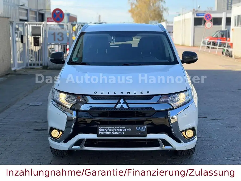 Main__Slider__Photo:Mitsubishi Outlander PHEV Basis 4WD / 12 Monate Garantie 02/2020-1
