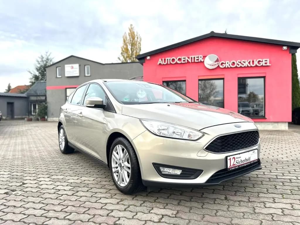 Main__Slider__Photo:Ford Focus Lim. Cool & Connect*1 Hand*ab 4,99%* 01/2018-0