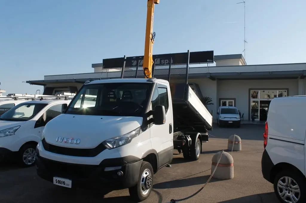 Main__Slider__Photo:Iveco Daily 35C14 CASSONE RIBALTABILE E GRU' NUO 01/2018-0