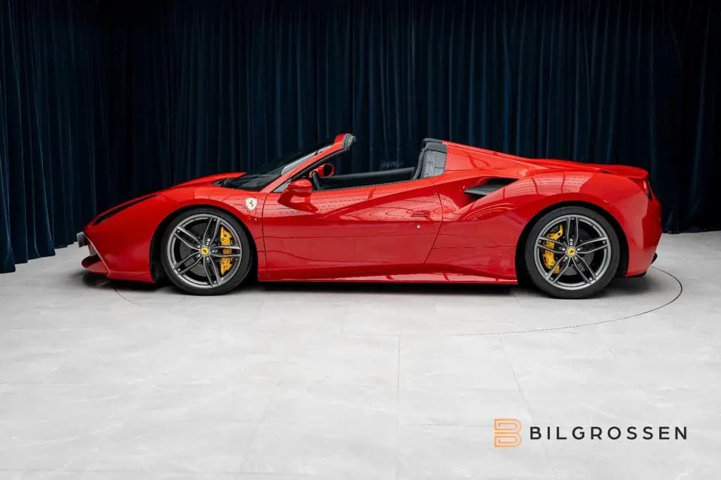 Main__Slider__Photo:Ferrari 488 GTS Spider Bucket Seats Carbon Novitec 02/2017-0