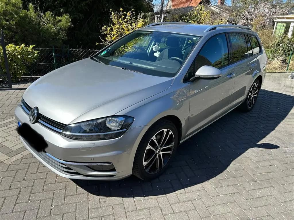 Main__Slider__Photo:Volkswagen Golf 1.5 TSI ACT Sound Variant Sound 10/2017-0
