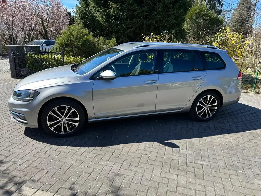 Main__Slider__Photo:Volkswagen Golf 1.5 TSI ACT Sound Variant Sound 10/2017-1