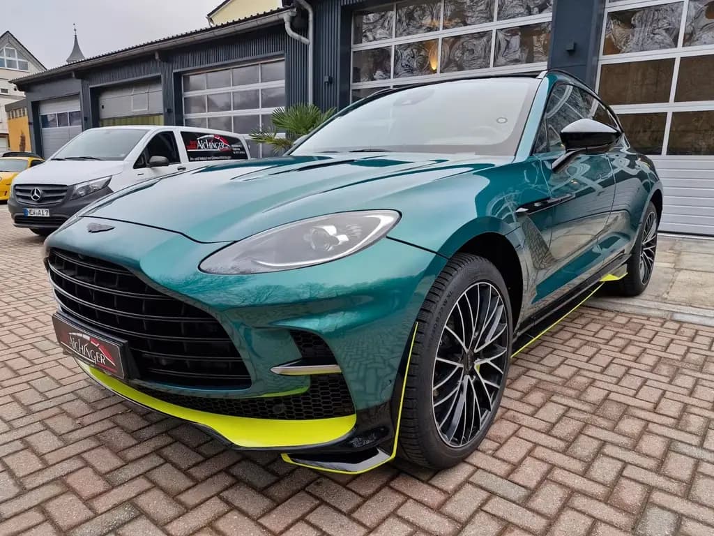 Main__Slider__Photo:Aston Martin DBX707 1.Hand 8-Fach Carbon Panorama 10/2023-0