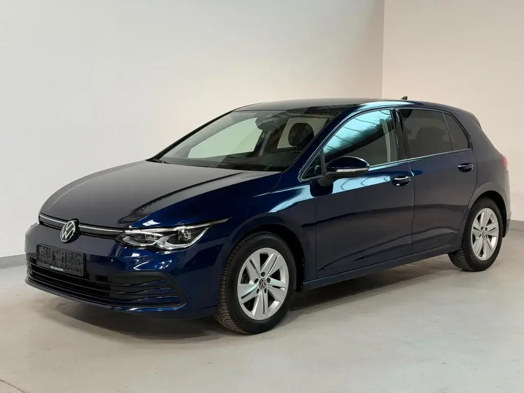 Main__Slider__Photo:Volkswagen Golf VIII Lim. Life AHK-STHZ-KAM-MEMORY-H&K-LED+ 01/2023-1