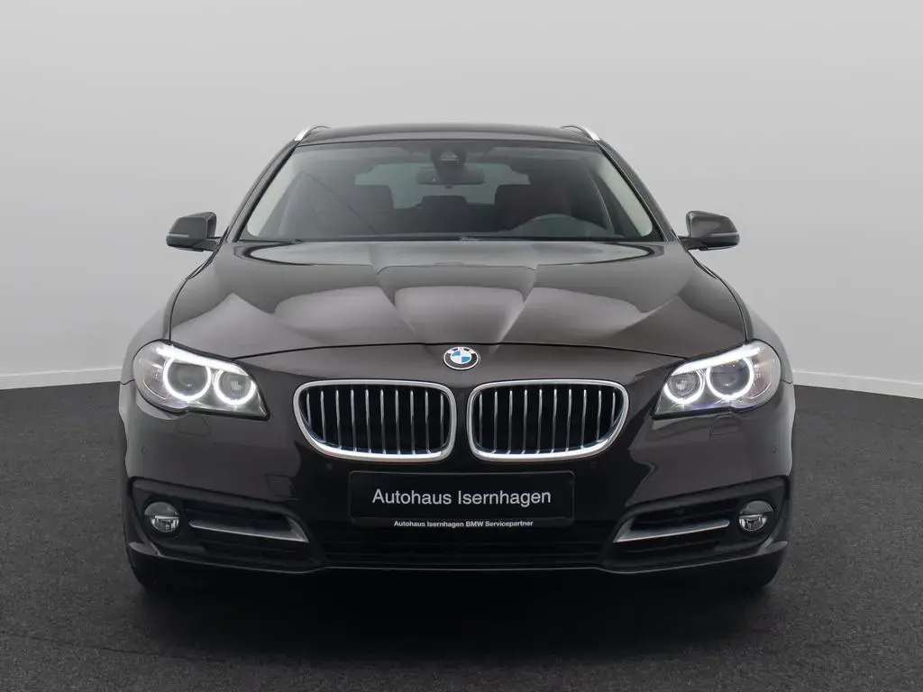 Main__Slider__Photo:BMW 5 Series 520d HUD Alarm Komfortsitze SoftClose AHK Sport 10/2015-1