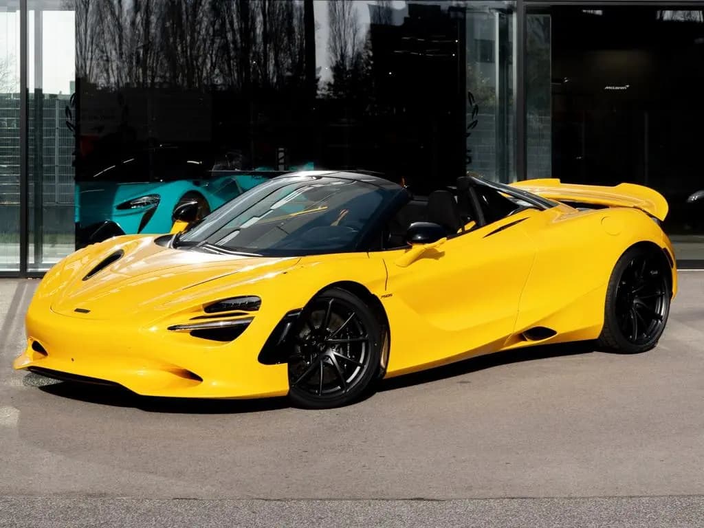 Main__Slider__Photo:McLaren 750S Spider / Volcano Yellow / Comfort Seats / B&W null-0