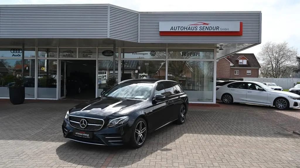Main__Slider__Photo:Mercedes-Benz E-Class 53 AMG 4Matic+ / SPUR / LED / 360° / SPORT 12/2018-0