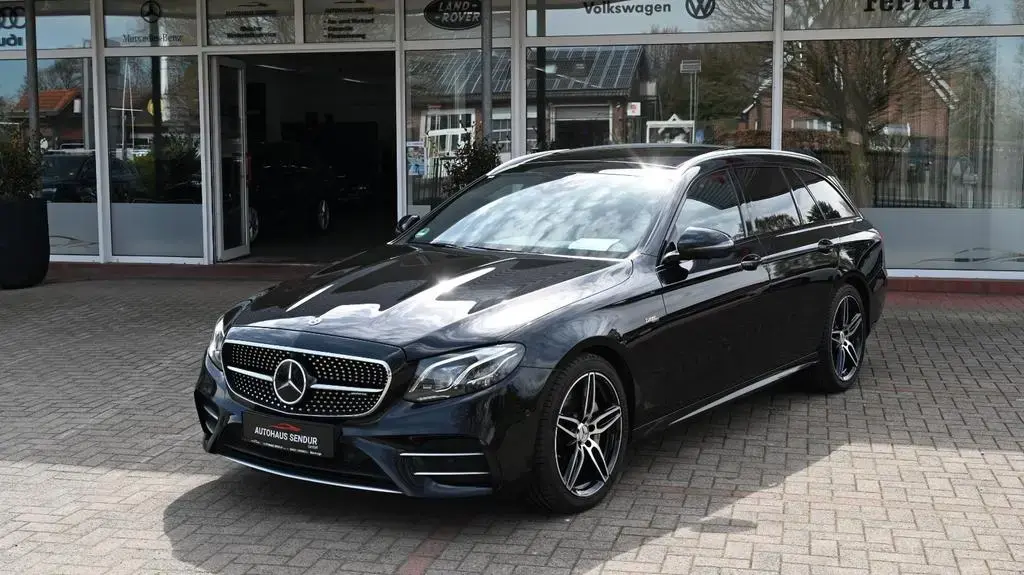 Main__Slider__Photo:Mercedes-Benz E-Class 53 AMG 4Matic+ / SPUR / LED / 360° / SPORT 12/2018-1