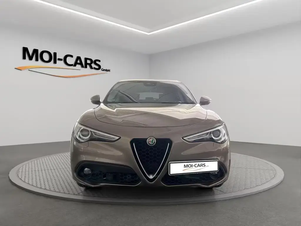 Main__Slider__Photo:Alfa Romeo Stelvio Super 2WD AUT*NAVI*LEDER*SHZ*Garantie* 07/2018-1