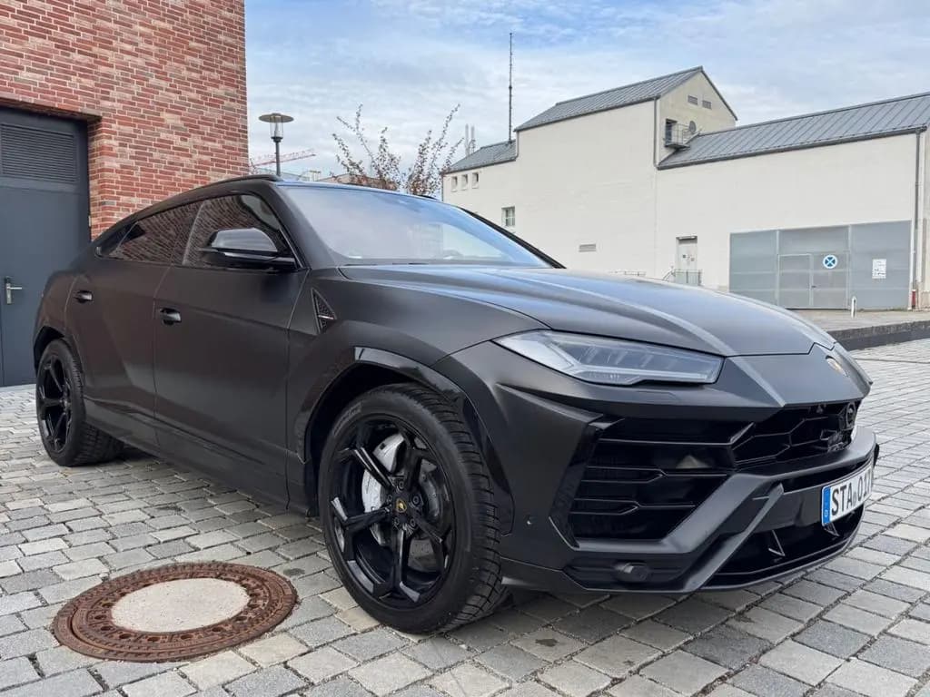 Main__Slider__Photo:Lamborghini Urus /Carbon/B&O/StandHzg/Pano/Massage 07/2020-0