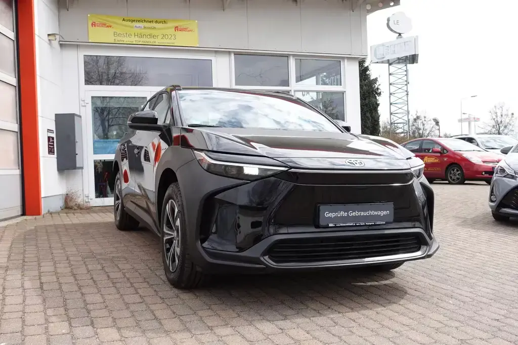 Main__Slider__Photo:Toyota bZ4X 71,4 kWh Comfort Batterie inklusive 06/2025-1