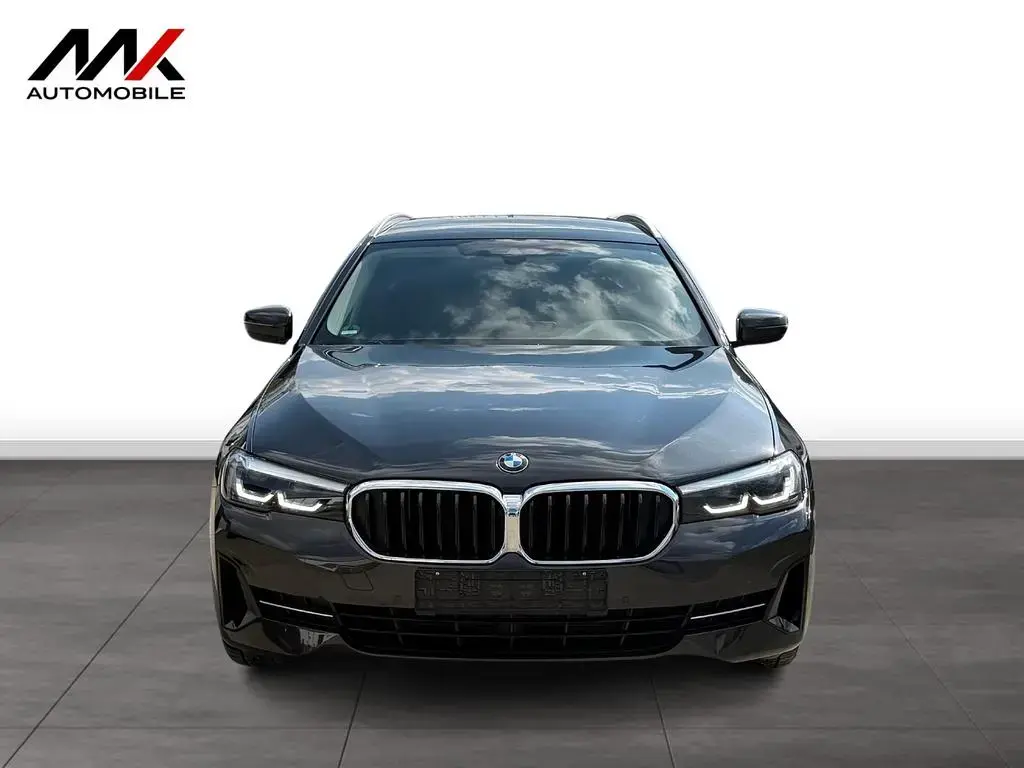 Main__Slider__Photo:BMW 5 Series 520d Touring KAMERA*AHK*4ZONEN*DRIVINGASSISTANT* 02/2022-1
