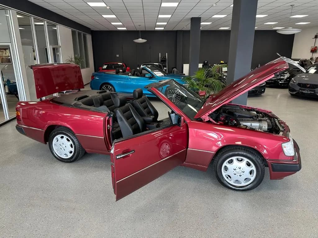 Main__Slider__Photo:Mercedes-Benz 300 CE 24V Cabrio|Historie|Deutsch|Holz|Sheft 04/1993-0