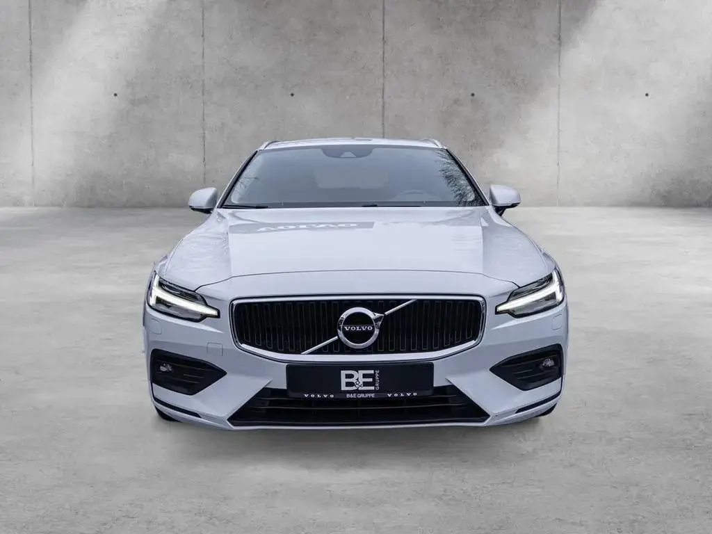 Main__Slider__Photo:Volvo V60 D4 AWD Momentum Pro NAVI KAM HK BLIS 09/2020-1