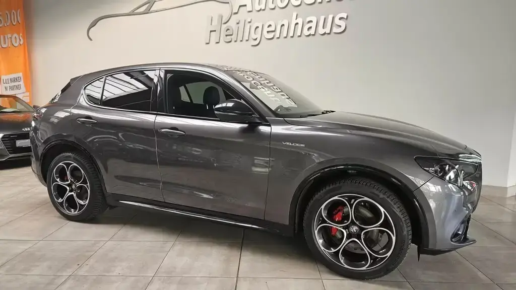 Main__Slider__Photo:Alfa Romeo Stelvio Veloce Q4 ACC Matrix Leder Kamera Navi 06/2024-1
