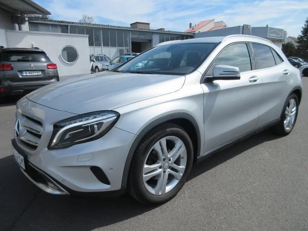 Main__Slider__Photo:Mercedes-Benz GLA-Class 180 **2.HAND** ~incl. GARANTIE~ TOP 01/2017-0