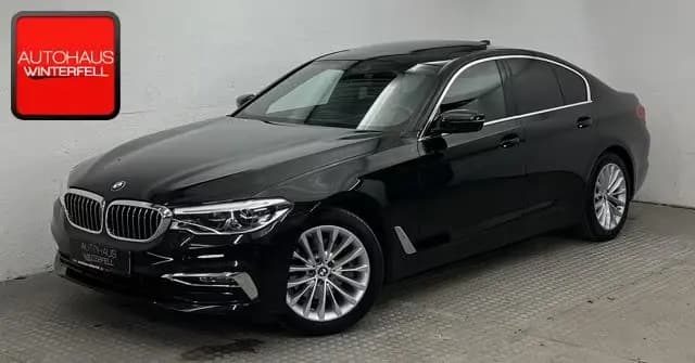 Main__Slider__Photo:BMW 520 d xDrive Luxury Line GLASDACH+360+HUD+MEMORY 03/2019-0