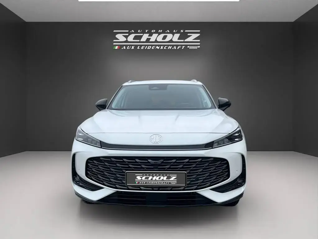 Main__Slider__Photo:MG HS PHEV LUX MY 25.5 null-1