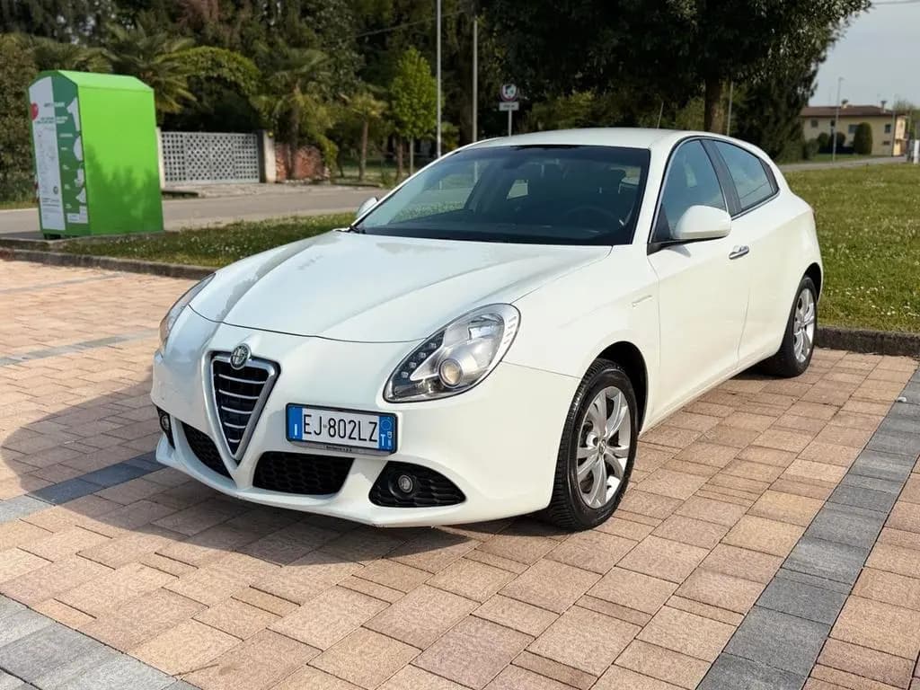 Main__Slider__Photo:Alfa Romeo Giulietta 1.4 Turbo 120 CV Distinctiv 10/2011-0