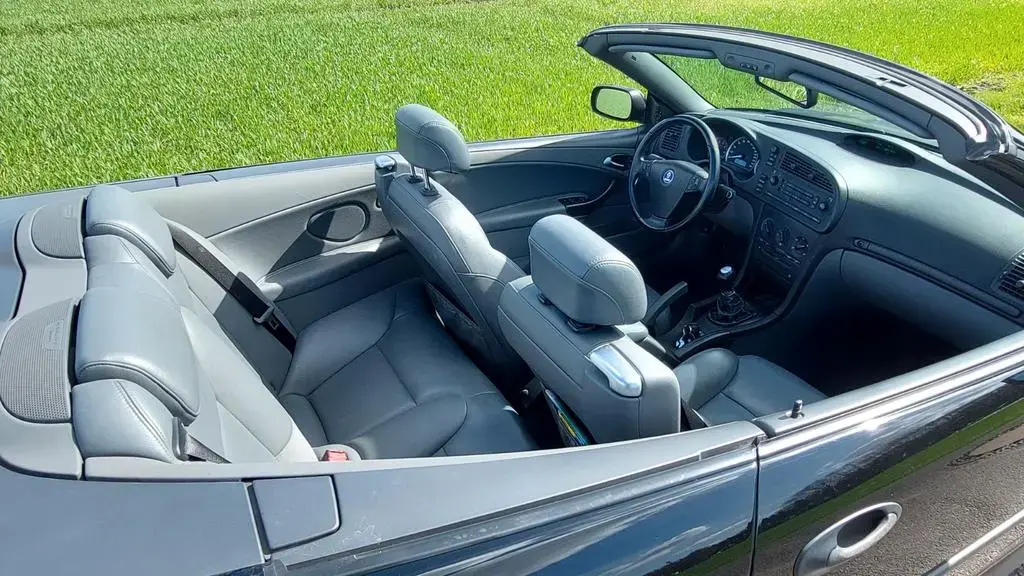 Main__Slider__Photo:Saab 9-3 1.8t Linear Cabriolet Linear 06/2005-1