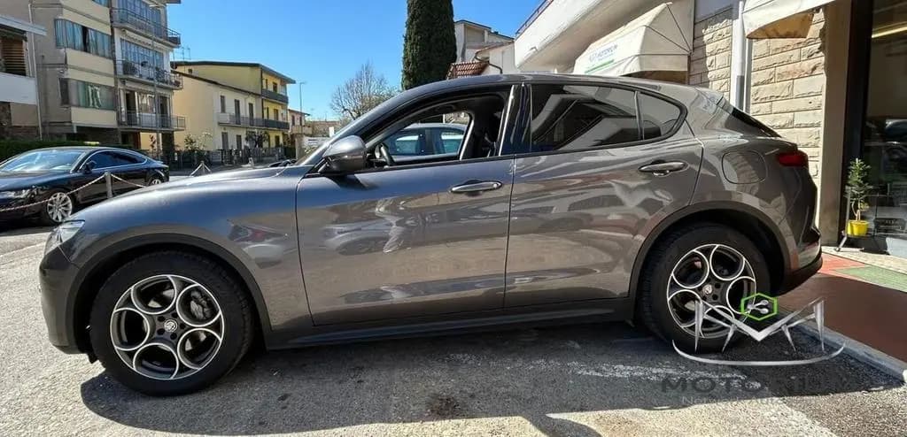 Main__Slider__Photo:Alfa Romeo Stelvio 2.2d 180 CV Automatic EXECUTI 01/2018-0