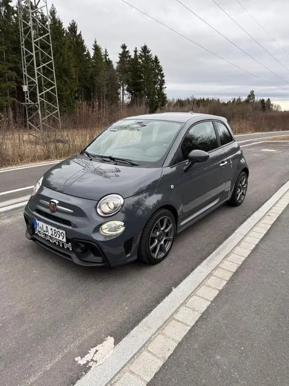 Main__Slider__Photo:Abarth 595 70th Anniversary Edition*2.Hand*PDC 04/2019-0