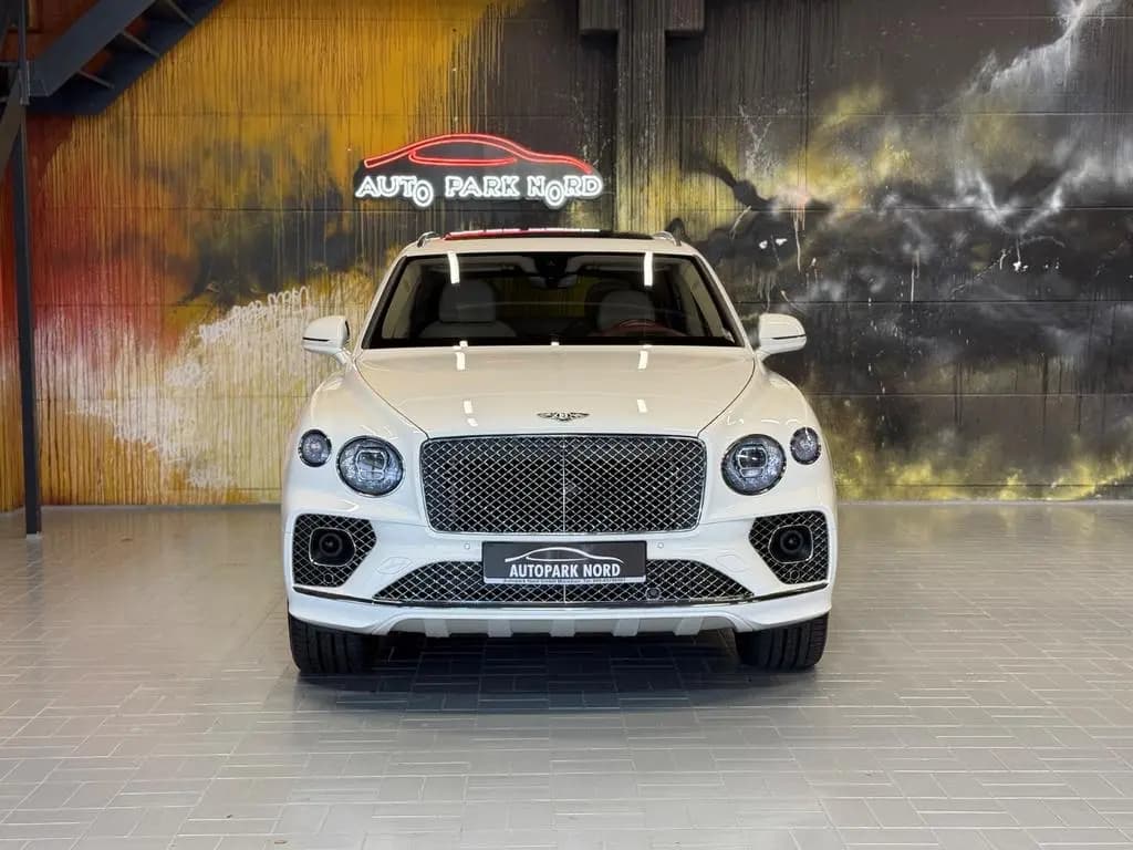 Main__Slider__Photo:Bentley Bentayga 4.0 V8 Mulliner First Edition DUO-TONE 02/2022-0