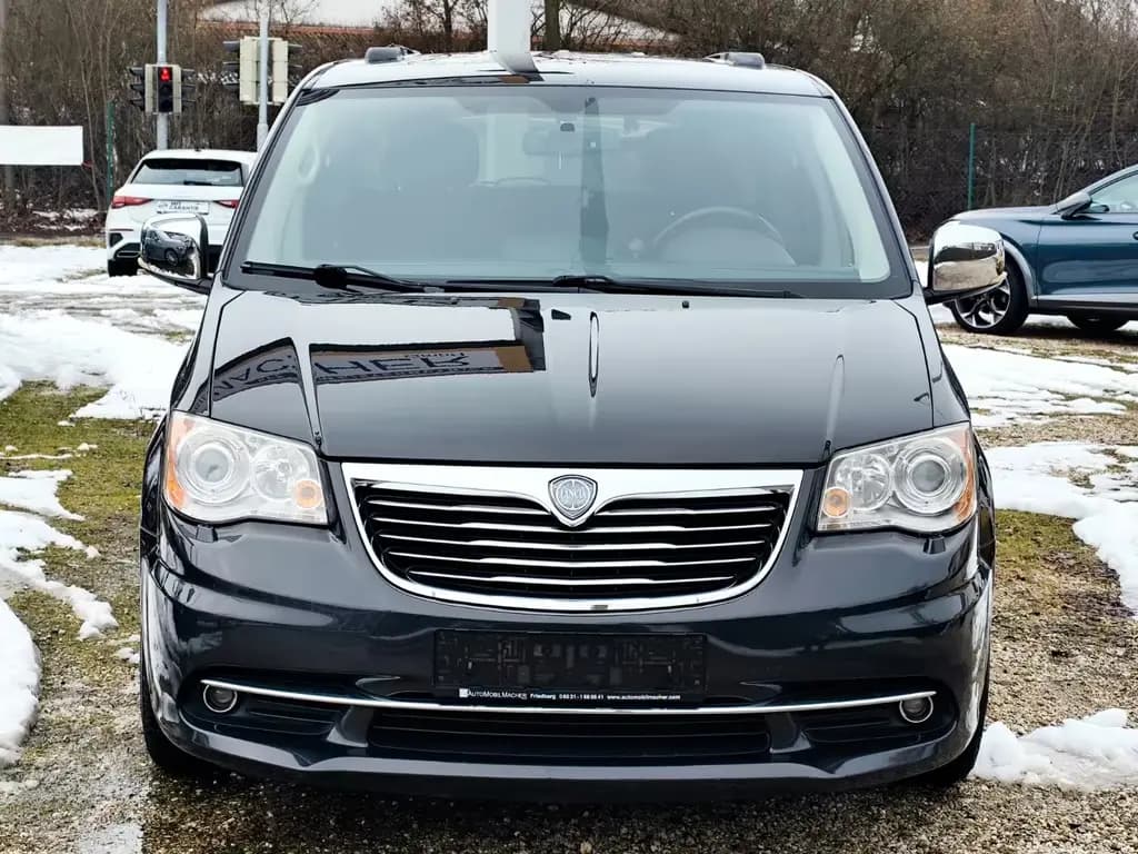 Main__Slider__Photo:Lancia Voyager 2,8 CRDI Platinum Automatik 7 Sitzer 06/2013-0