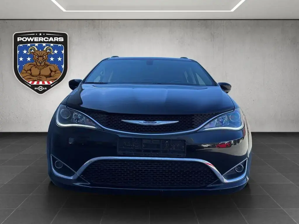 Main__Slider__Photo:Chrysler Pacifica 3,6l Touring,Totwinkel,Mediasystem,Temp 07/2018-1