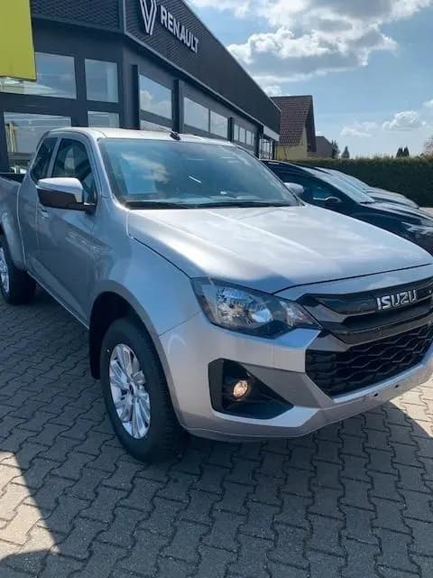 Main__Slider__Photo:Isuzu D-Max Space Cab 4WD LS Autom. AHK Allwetterreife null-0