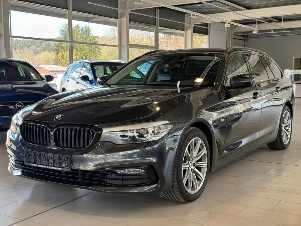 Main__Slider__Photo:BMW 520 i Sport Line Touring Aut. LED NAVI LEDER 01/2018-0