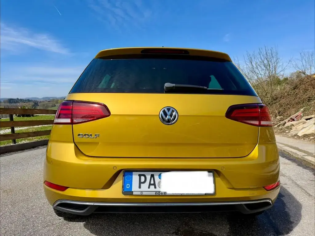 Main__Slider__Photo:Volkswagen Golf 1.0 TSI Sound Sound - verfügbar ab Juni 26 05/2018-1
