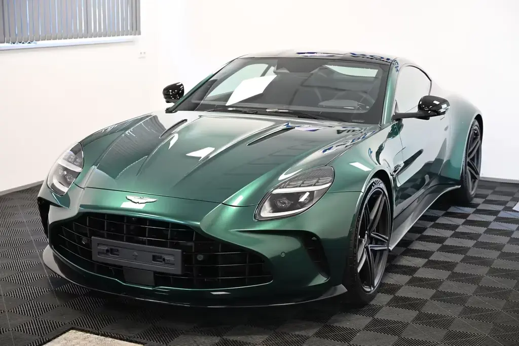 Main__Slider__Photo:Aston Martin V8 Vantage Coupe / Malachite Green / Carbon 03/2026-1