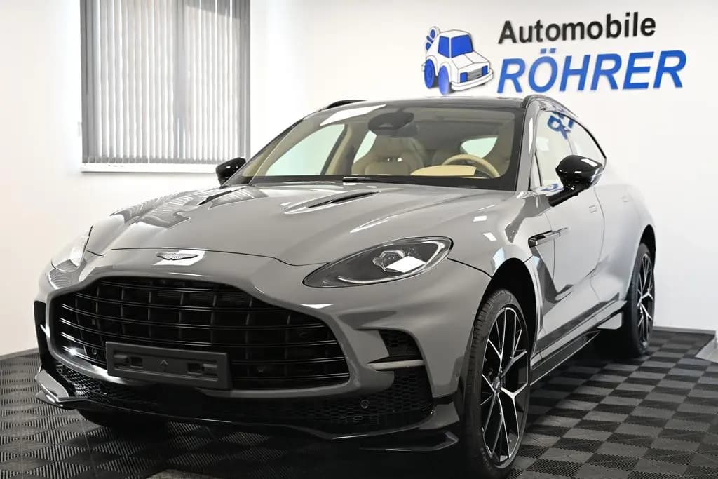 Main__Slider__Photo:Aston Martin DBX 707 / China Grey / Sandstorm / 23 Zoll / New 04/2026-0