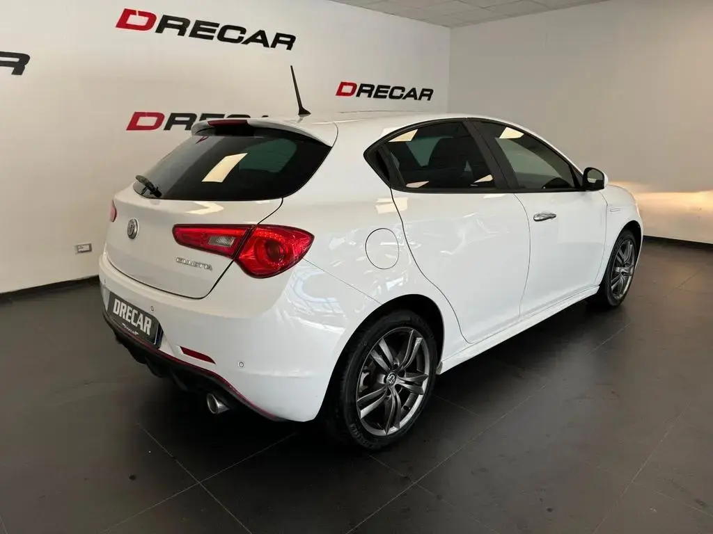 Main__Slider__Photo:Alfa Romeo Giulietta 1.6 JTDm 120 CV Sport 88.00 01/2018-1