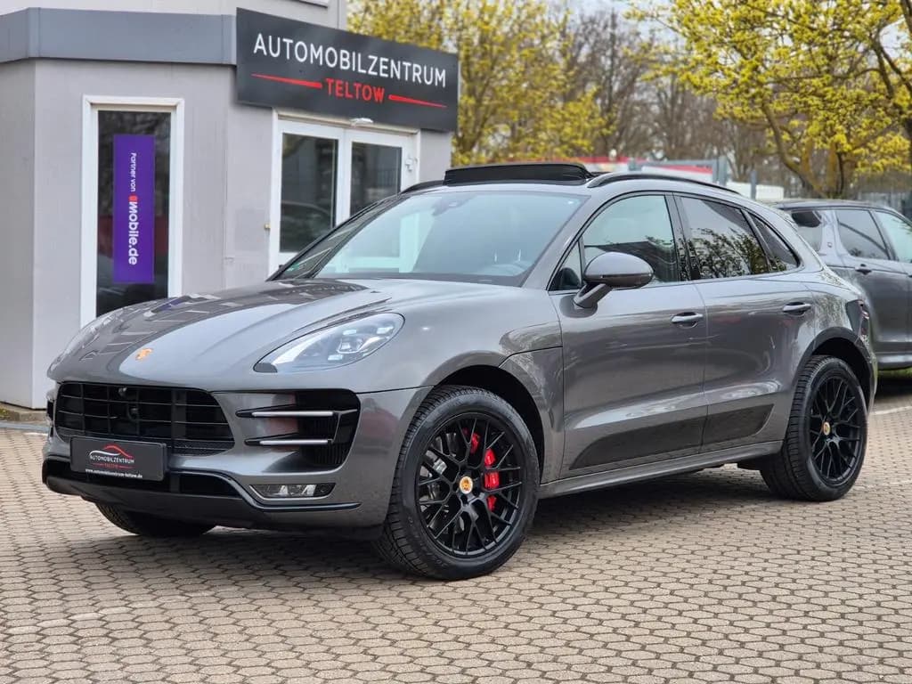 Main__Slider__Photo:Porsche Macan Turbo Performance Paket APPROVED Pano 21" 06/2018-0