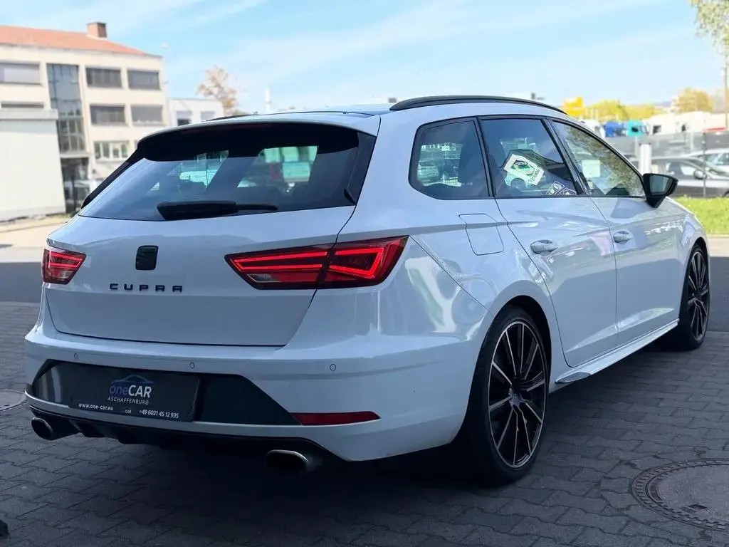 Main__Slider__Photo:Seat Leon ST Cupra 300 4Drive DSG Pano 19" 10/2017-1