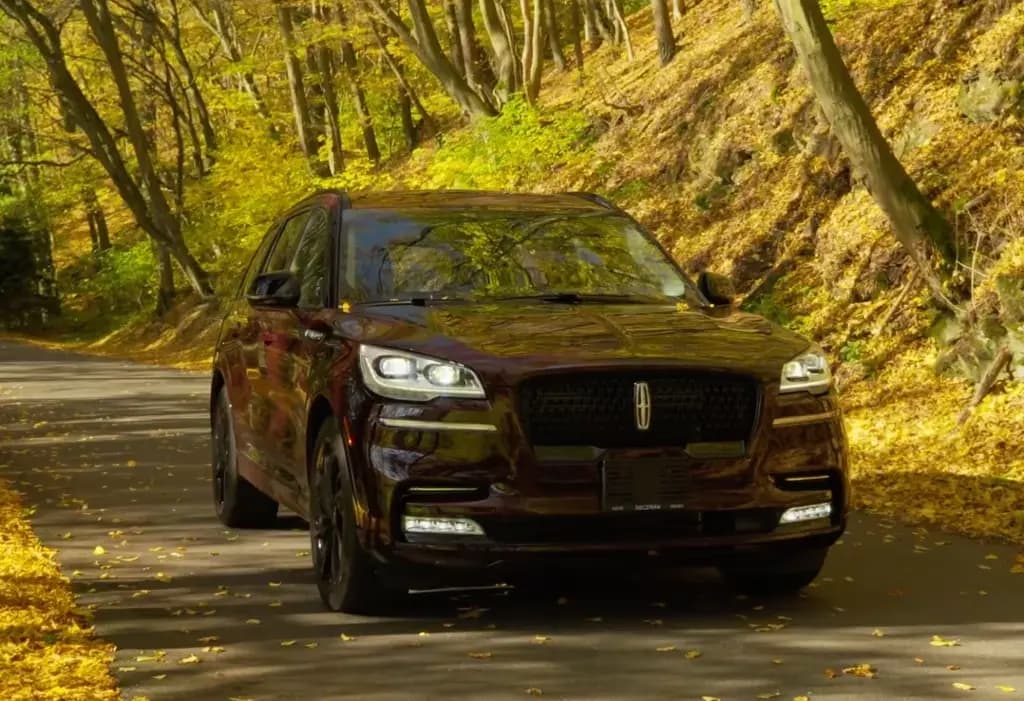 Main__Slider__Photo:Lincoln Aviator AWD,360°,HUD,Pano,ACC,Luft,CarPlay 04/2025-0