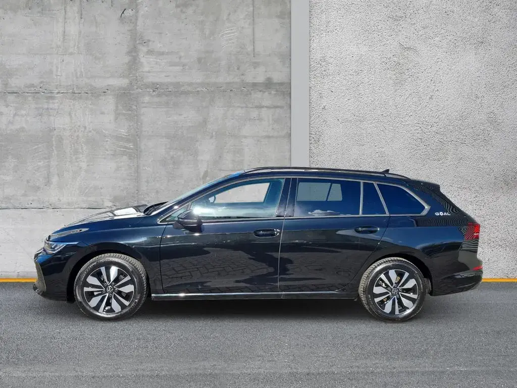 Main__Slider__Photo:Volkswagen Golf VIII Variant 1.5 eTSI DSG Goal AHK PANO KAM 08/2025-1