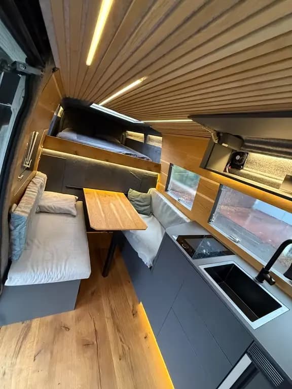 Main__Slider__Photo:Iveco Other Daily Camper Wohnmobil Büro Motocross Bike 08/2018-0